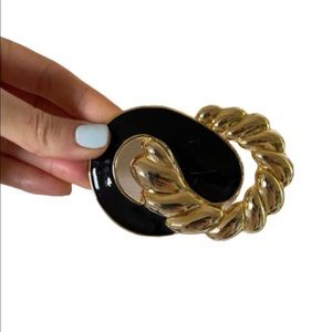 Retro vintage 1980s black enamel gold belt buckle shell style art deco